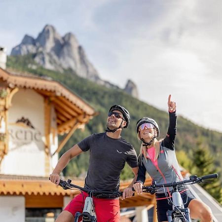 Rene Dolomites Boutique Hotel Pozza di Fassa Bagian luar foto