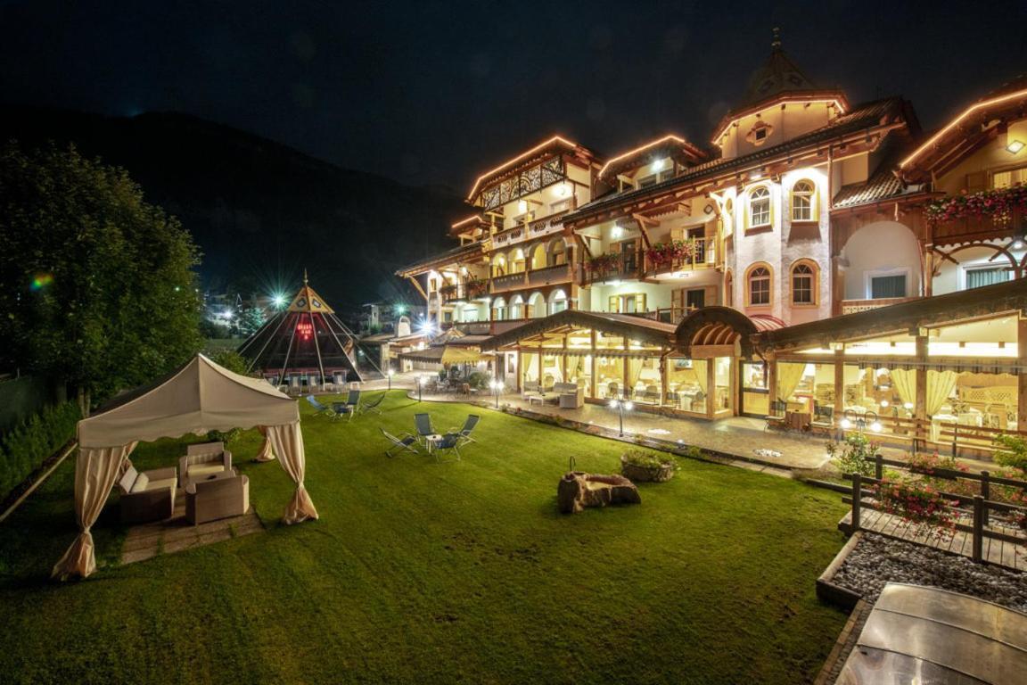 Rene Dolomites Boutique Hotel Pozza di Fassa Bagian luar foto