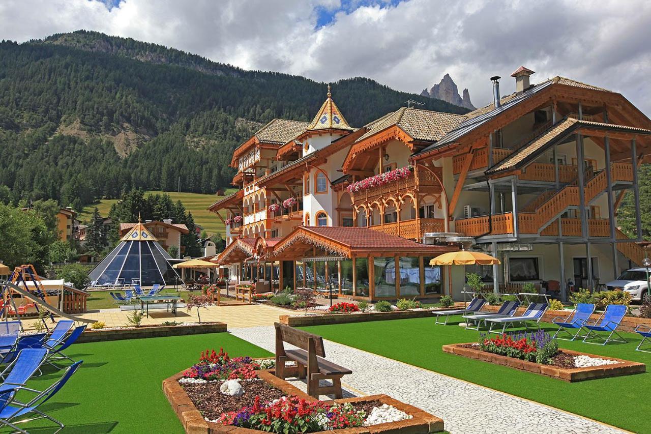 Rene Dolomites Boutique Hotel Pozza di Fassa Bagian luar foto